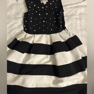 Ribbed dress, with gorgeous pearl details, with a stripped bottom